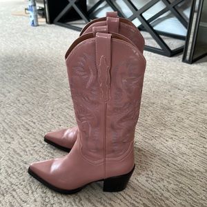 Never worn! Mauve colored Jeffrey Cambell Dagget Boot